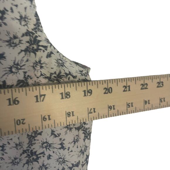 Cabi Women's Size Medium Floral Daisy Red Pink Ruffle Wrap Sleeveless Top - Picture 8 of 8